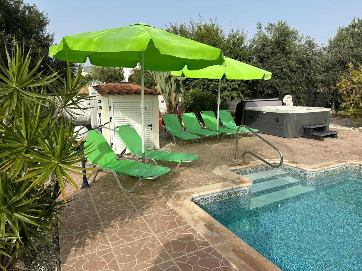 Villa Coralia Gardens 1Km From Coral Bay Beach מראה חיצוני תמונה